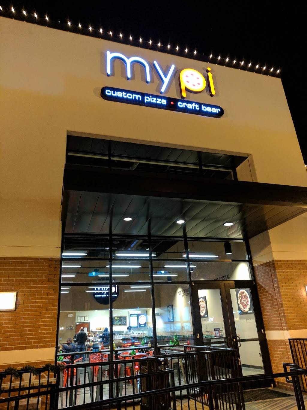 Cinemark City Center 12 | restaurant | 11810 Fountain Way, Newport News, VA 23606, USA | 7575259959 OR +1 757-525-9959