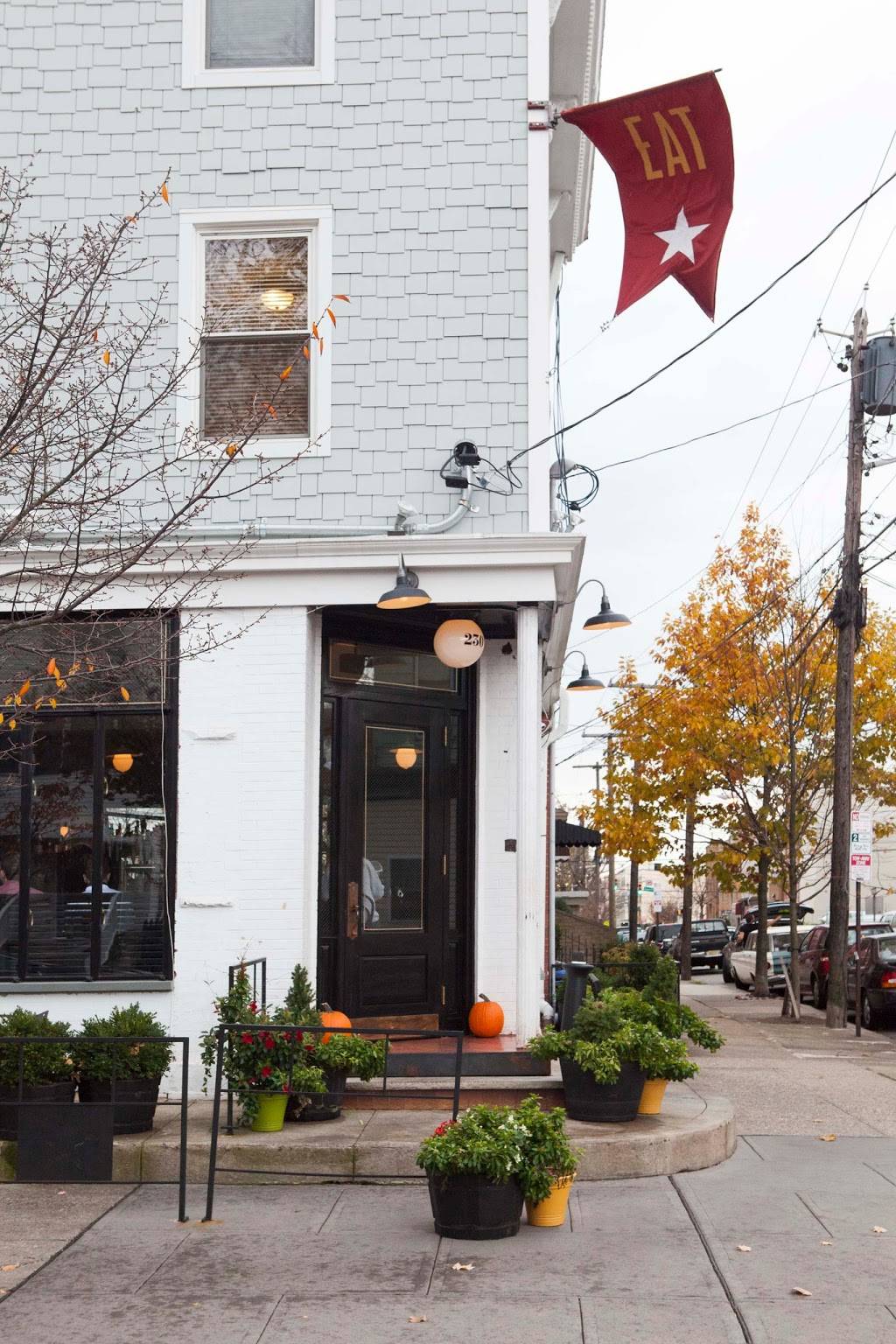 White Star Bar | restaurant | 230 Brunswick St, Jersey City, NJ 07302, USA | 2016539234 OR +1 201-653-9234
