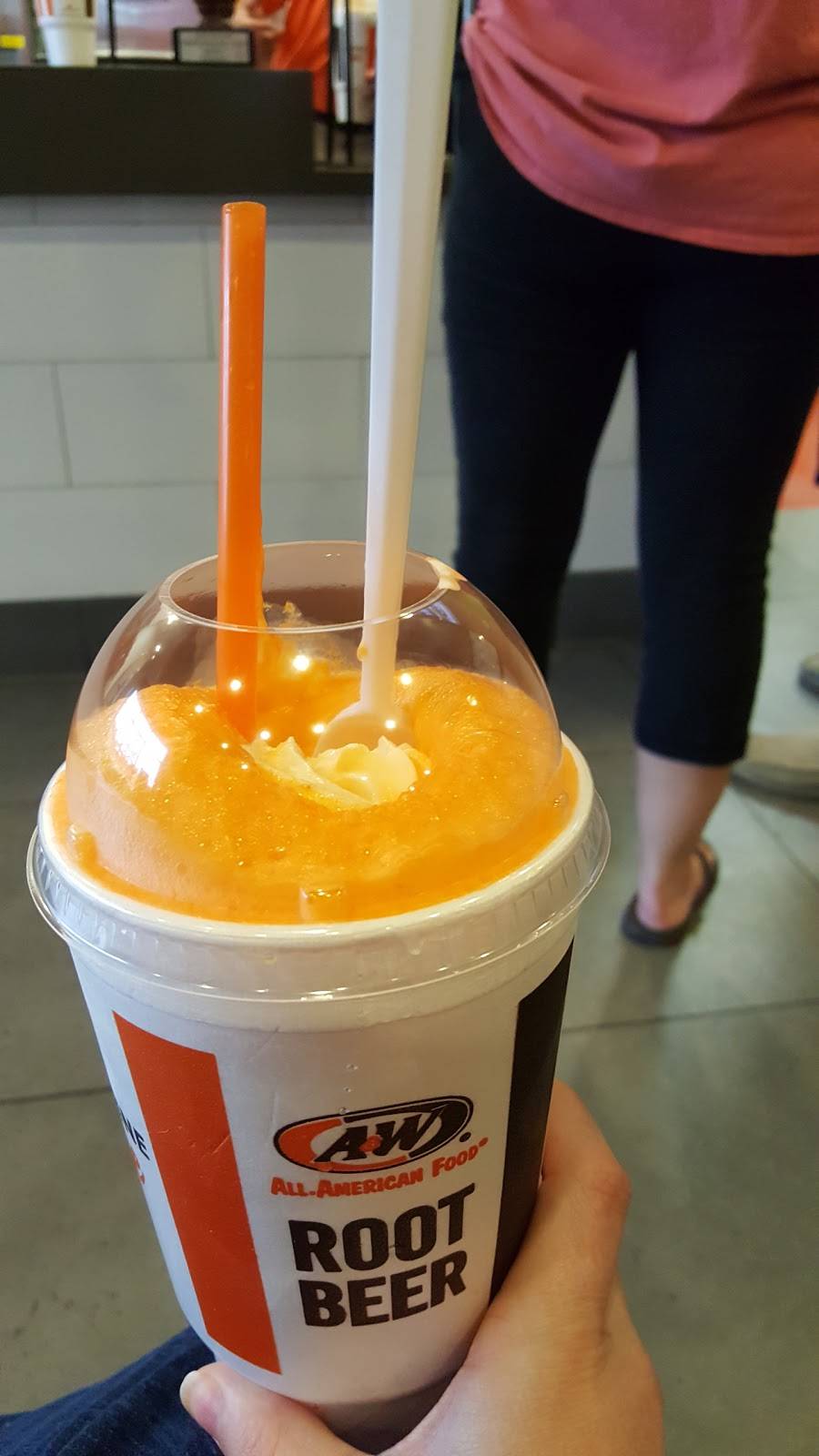 A&W Restaurant | restaurant | 124 Towne Center Dr, Lexington, KY 40511, USA | 8592250436 OR +1 859-225-0436