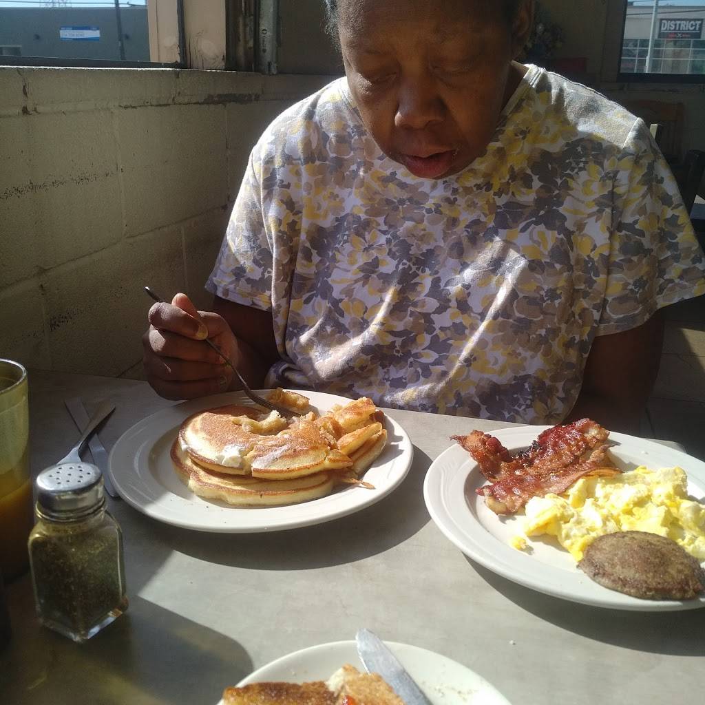 Riverside Grill | restaurant | 940 N Riverfront Blvd, Dallas, TX 75207, USA | 2146556300 OR +1 214-655-6300