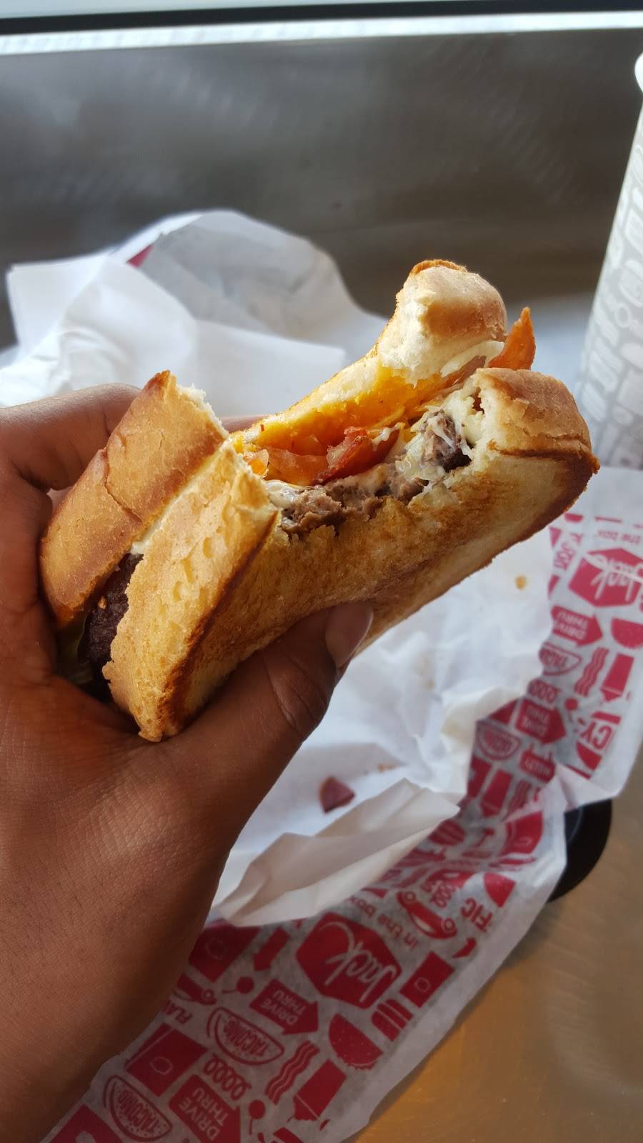 Jack in the Box | restaurant | 459 S Vermont Ave, Los Angeles, CA 90020, USA | 2133891023 OR +1 213-389-1023