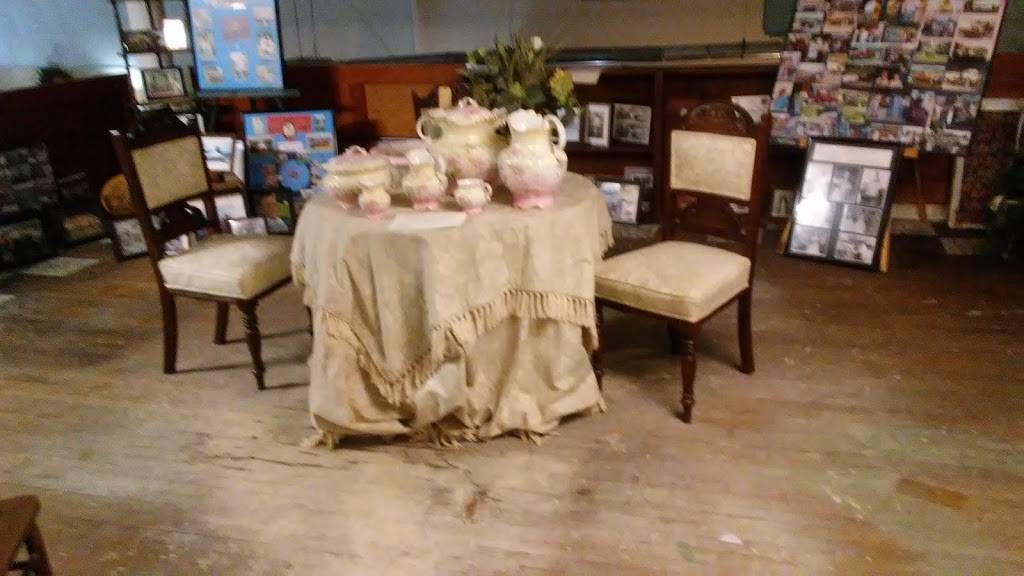 Choo Choo Cafe | restaurant | 111 S Main Ave, Erwin, TN 37650, USA | 4237430700 OR +1 423-743-0700