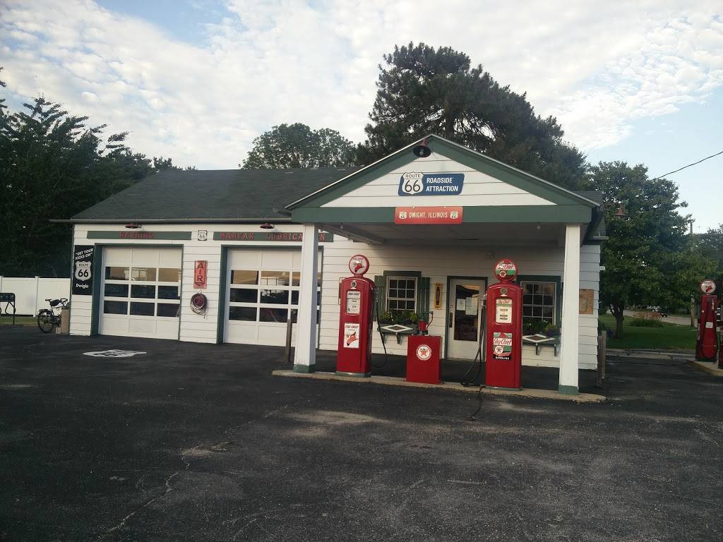 Old Route 66 Family Restaurant | restaurant | 105 S Old Rte 66, Dwight, IL 60420, USA | 8155842920 OR +1 815-584-2920