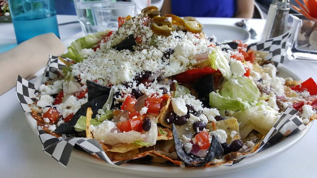 Barangas On The Beach | restaurant | 380 Van Wagners Beach Rd, Hamilton, ON L8E 3L8, Canada | 9055447122 OR +1 905-544-7122