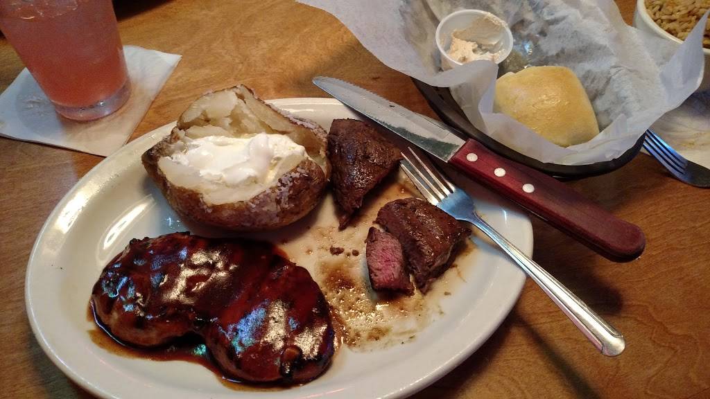 Texas Roadhouse | restaurant | 5901 SW Huntoon St, Topeka, KS 66604, USA | 7852717427 OR +1 785-271-7427