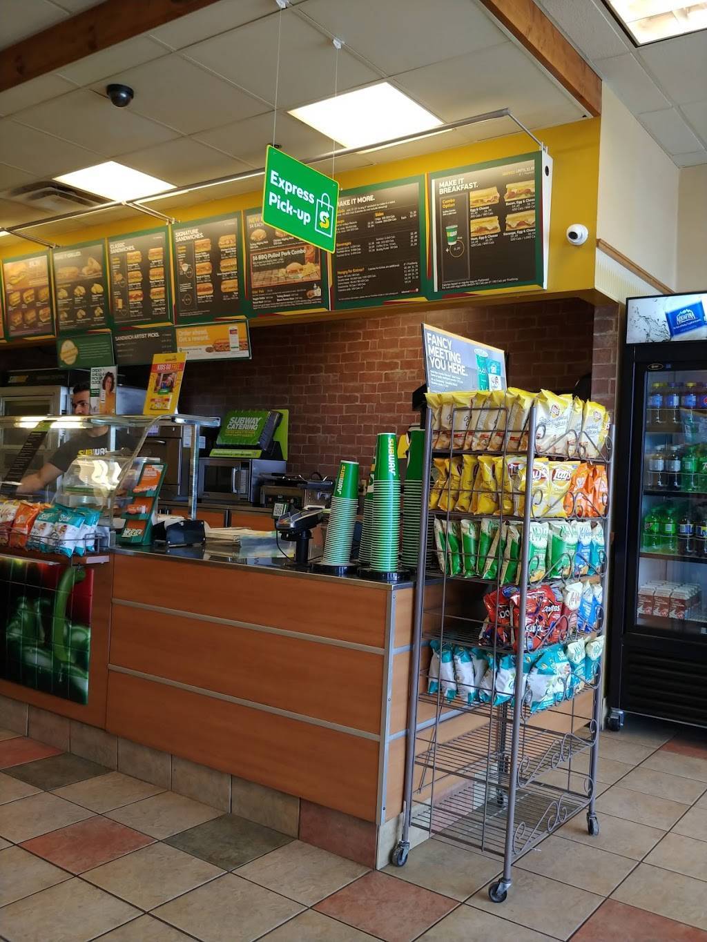Subway | meal takeaway | 10520 Yonge St #38a, Richmond Hill, ON L4C 3C5, Canada | 9057372999 OR +1 905-737-2999