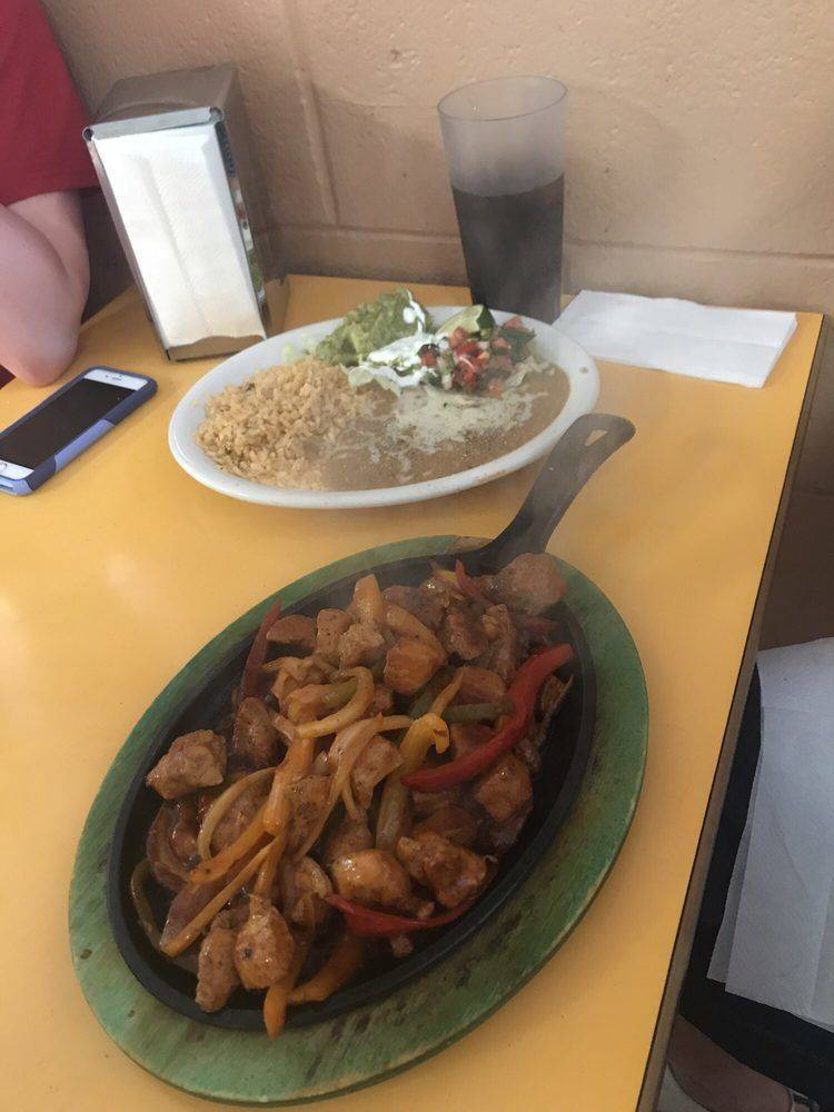 El Tarasco Restaurant | restaurant | 7235 Healdsburg Ave, Sebastopol, CA 95472, USA | 7078299510 OR +1 707-829-9510