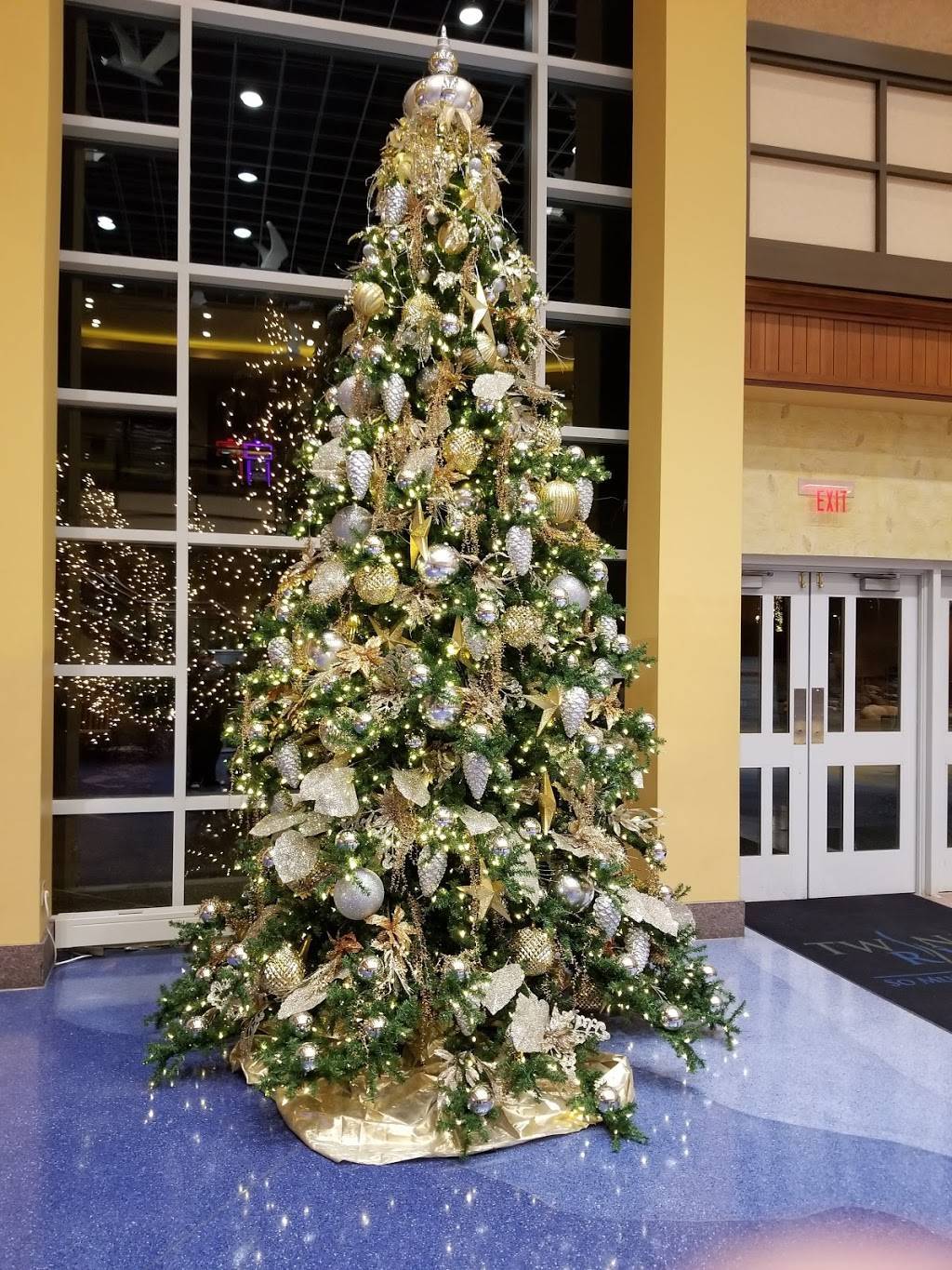 Twin River Casino Hotel | restaurant | 100 Twin River Rd, Lincoln, RI 02865, USA | 4017233200 OR +1 401-723-3200