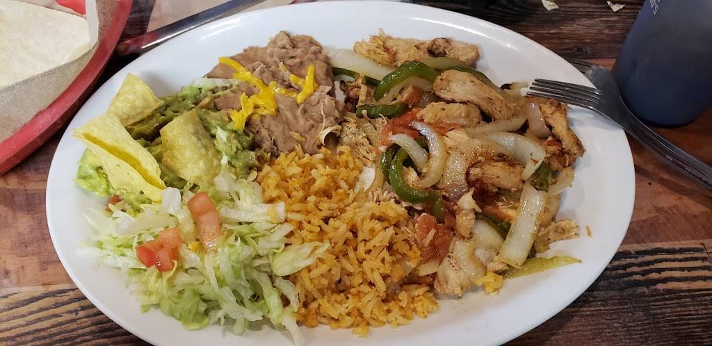 Santiagos Mexican Restaurant | restaurant | 150 1st St, Fort Lupton, CO 80621, USA | 3038574797 OR +1 303-857-4797