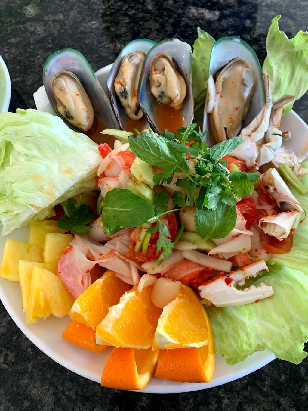 Erawan Sports Bar & Grill Thai Cuisine | restaurant | 11620 Pacific Hwy SW ste c, Lakewood, WA 98499, USA | 2532671128 OR +1 253-267-1128