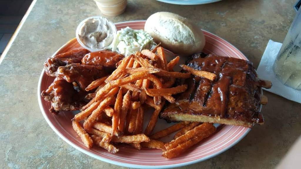 Swiss Chalet | restaurant | 525 Highland Rd W Unit 1, Kitchener, ON N2M 5K1, Canada | 5195787030 OR +1 519-578-7030