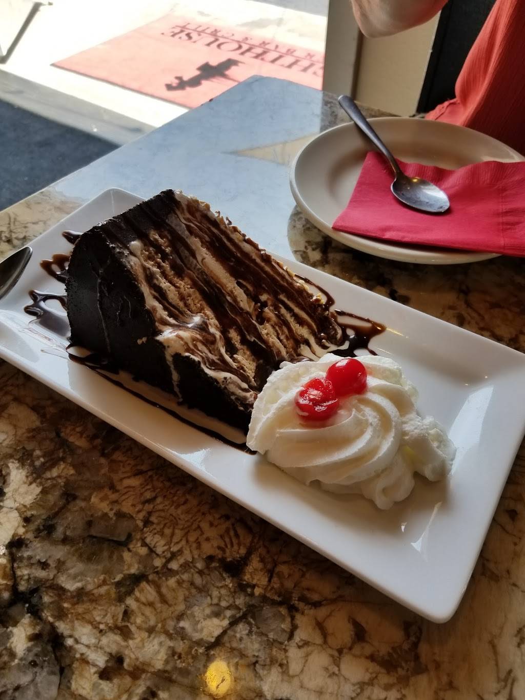 Lighthouse Oyster Bar & Grill | restaurant | 262 Harbor Dr South 201, Oceanside, CA 92054, USA | 7604331900 OR +1 760-433-1900