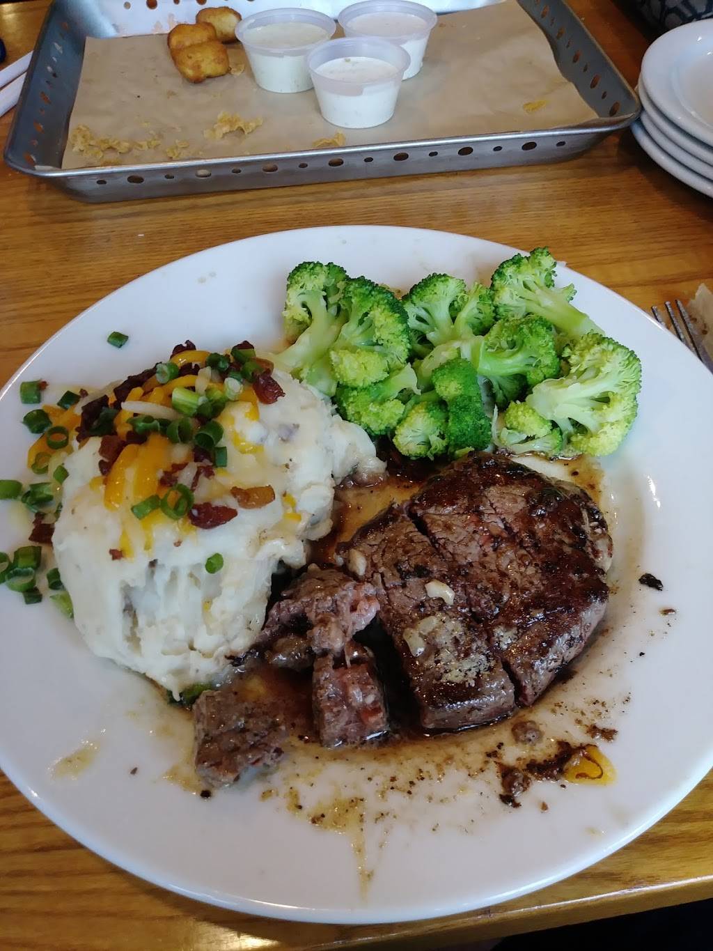 Chilis Grill & Bar | restaurant | 209 State Farm Pkwy, Homewood, AL 35209, USA | 2059423129 OR +1 205-942-3129