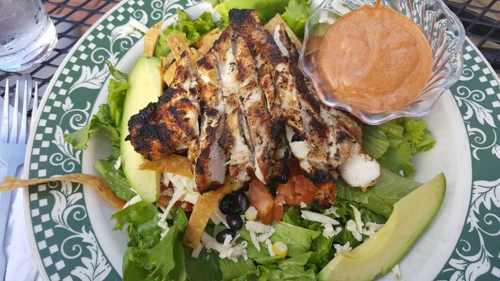 Hawkeyes Bar & Grill | restaurant | 1458 W Taylor St, Chicago, IL 60607, USA | 3122263951 OR +1 312-226-3951