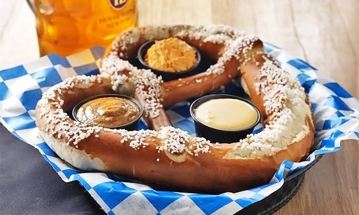 Edelweiss German Bierhaus and Restaurant | restaurant | 2160 Newbury Rd, Newbury Park, CA 91320, USA | 8057685133 OR +1 805-768-5133