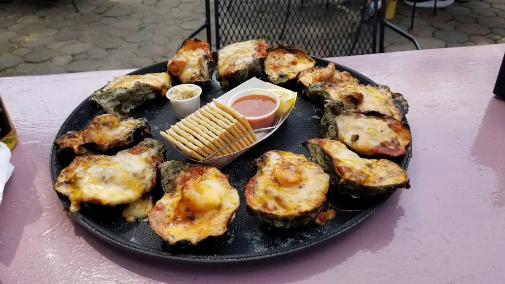 Gilhooleys Restaurant and Oyster Bar 18+ | restaurant | 222 9th St, San Leon, TX 77539, USA | 2813393813 OR +1 281-339-3813