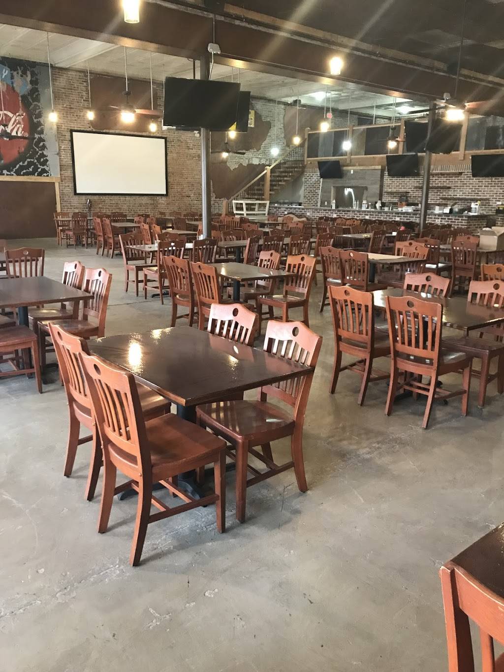 Bentleys at the Outhouse | restaurant | 200 Main St W, Hartselle, AL 35640, USA | 2567545188 OR +1 256-754-5188