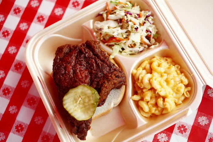 Hot Chicken Takeover | restaurant | 59 Spruce St, Columbus, OH 43215, USA | 6148004538 OR +1 614-800-4538