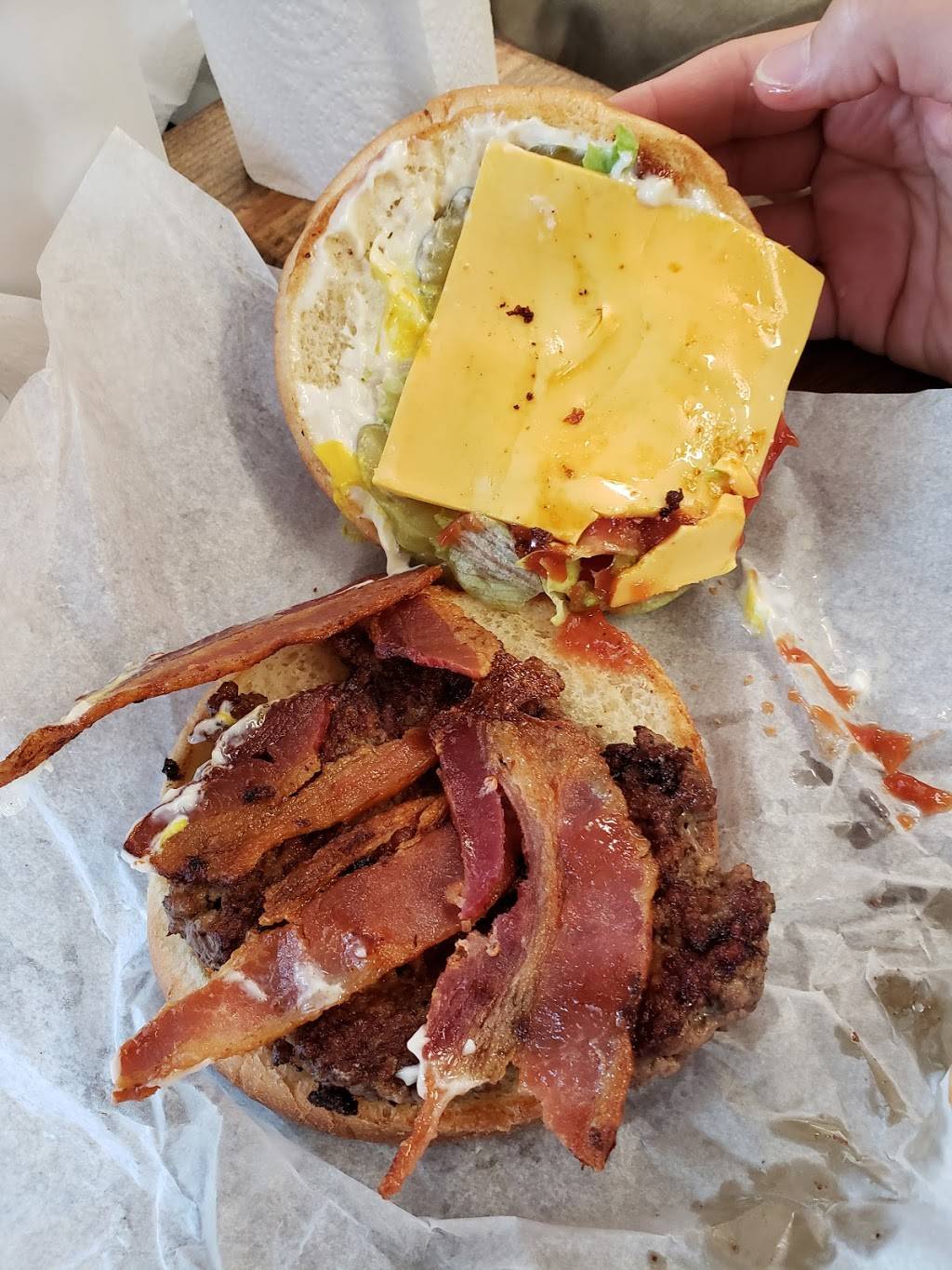 Sheila Cs Burger Barn | restaurant | 622 Shug Jordan Pkwy, Auburn, AL 36832, USA | 3342835200 OR +1 334-283-5200