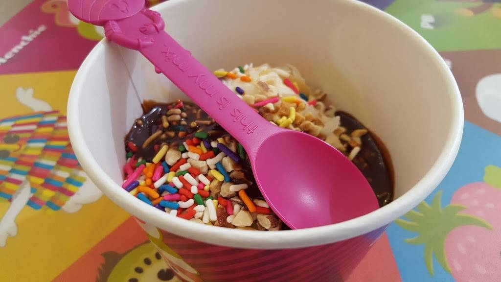 Menchies Frozen Yogurt | bakery | 2265 Towne Lake Pkwy Ste 108B, Woodstock, GA 30189, USA | 7709244004 OR +1 770-924-4004