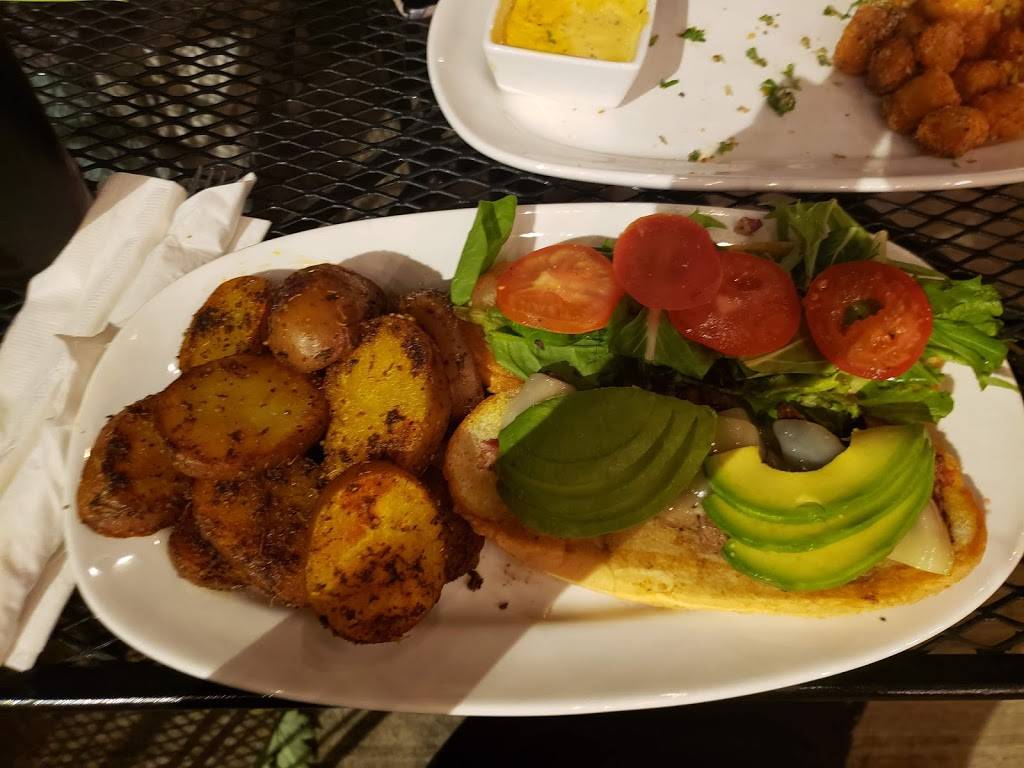 Beat Kitchen | restaurant | 2100 W Belmont Ave, Chicago, IL 60618, USA | 7732814444 OR +1 773-281-4444