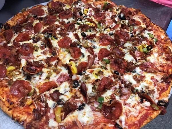 Giovanni’s Pizza of Gilbert | restaurant | 100 Main St, Gilbert, WV 25621, USA | 3046643000 OR +1 304-664-3000