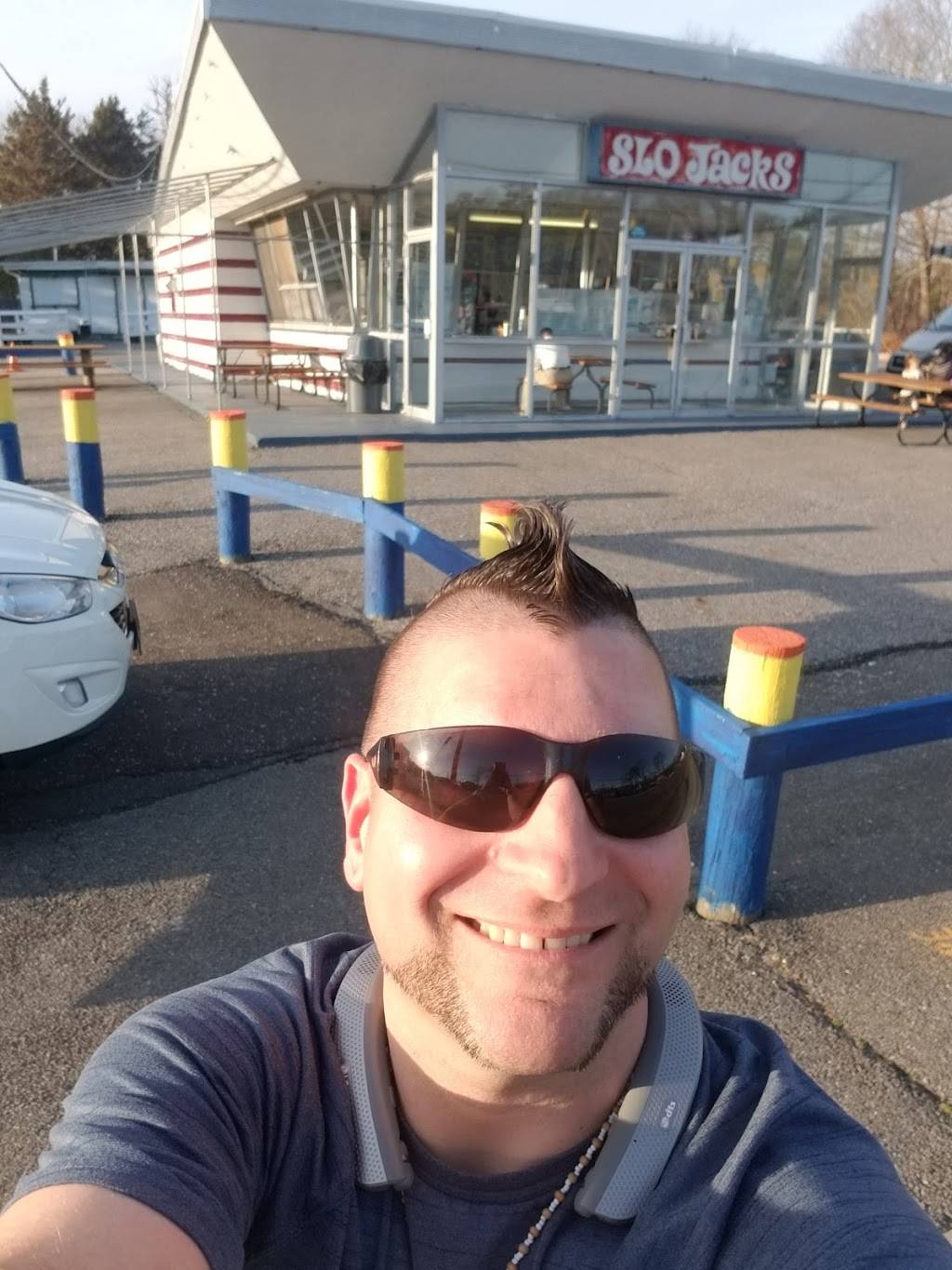 Slo-Jacks Drive-In | restaurant | 212 W Montauk Hwy, Hampton Bays, NY 11946, USA | 6317289601 OR +1 631-728-9601