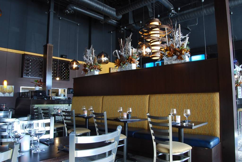 Queens Castle Restobar | restaurant | 570 Longworth Ave, Bowmanville, ON L1C 0H4, Canada | 9056230008 OR +1 905-623-0008