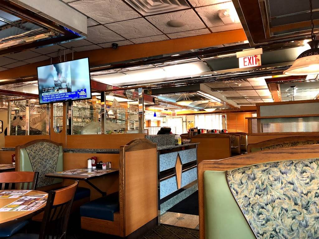 Forum Diner | restaurant | 315 W E Main St, Bay Shore, NY 11706, USA | 6316664455 OR +1 631-666-4455