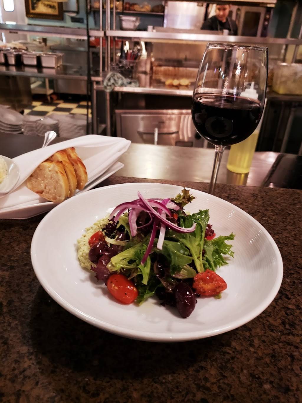 Le Bistro | restaurant | 905 3rd Ave, Huntington, WV 25701, USA | 3045232012 OR +1 304-523-2012