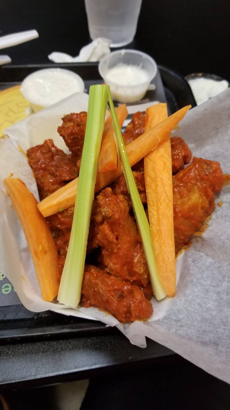 Scubbers Hot Wings | restaurant | 186 Wolf Rd, Albany, NY 12205, USA | 5187292433 OR +1 518-729-2433