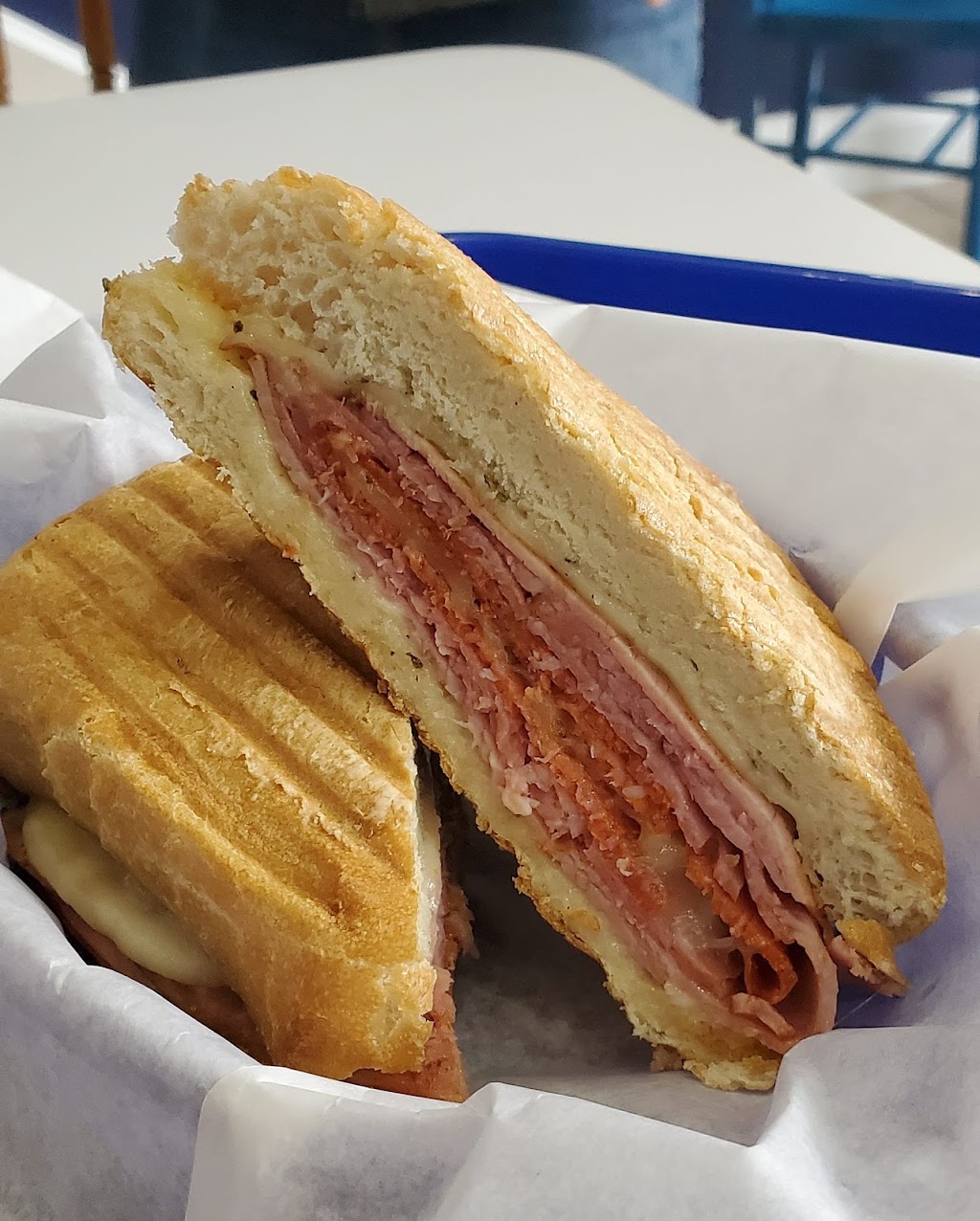 Dougs Deli & Tap Room | restaurant | 9366 Main St, Manassas, VA 20110, USA | 5717193927 OR +1 571-719-3927