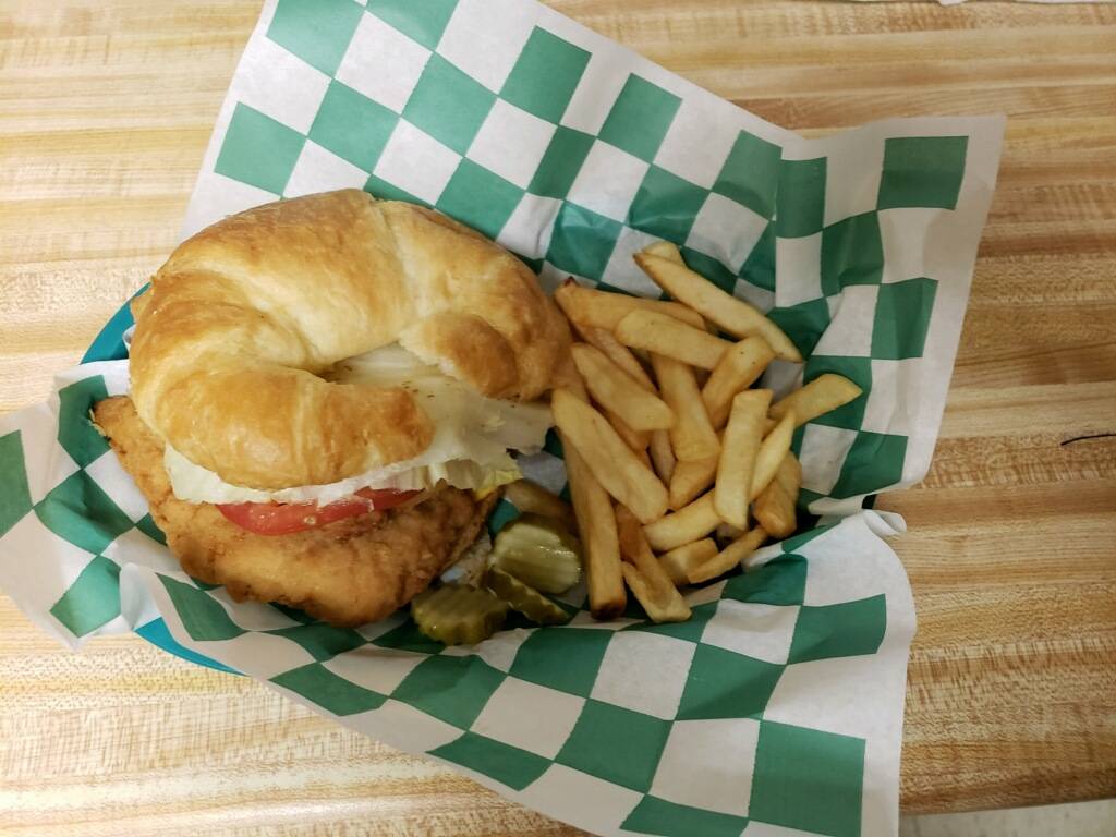 Sportsmans Lodge Bar & Grill LLC | restaurant | 1311 N Sunset Beach Dr, Birchwood, WI 54817, USA | 7153543730 OR +1 715-354-3730