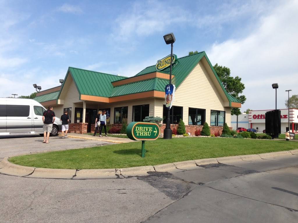 Runza Restaurant | restaurant | 13236 Arbor Plaza, Omaha, NE 68144, USA | 4023309724 OR +1 402-330-9724