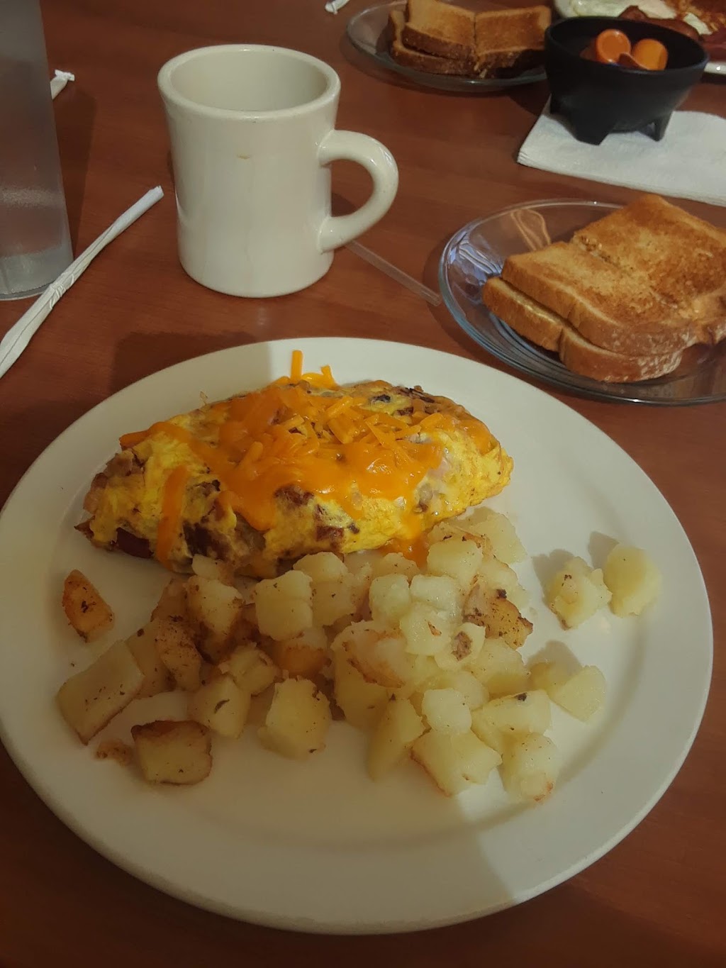 Mom & Pops Lunch Box | restaurant | Tule River Reservation, Springville-Johnsondale, CA 93257, USA | 5598536055 OR +1 559-853-6055