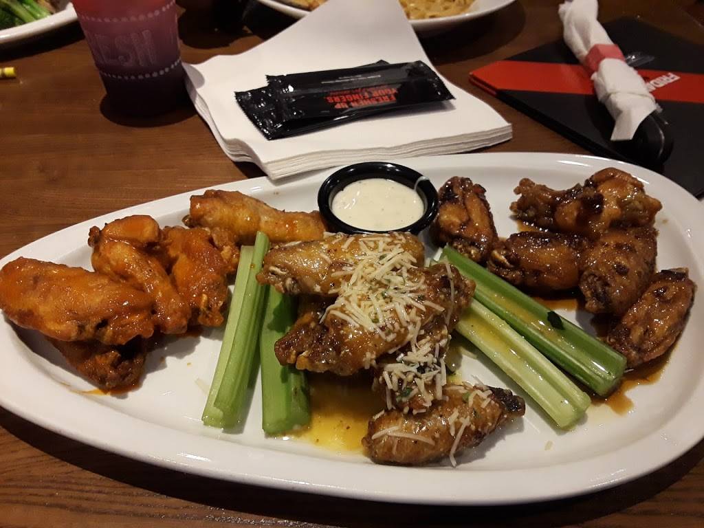 TGI Fridays | restaurant | 6600 S Cicero Ave, Bedford Park, IL 60638, USA | 7085940777 OR +1 708-594-0777