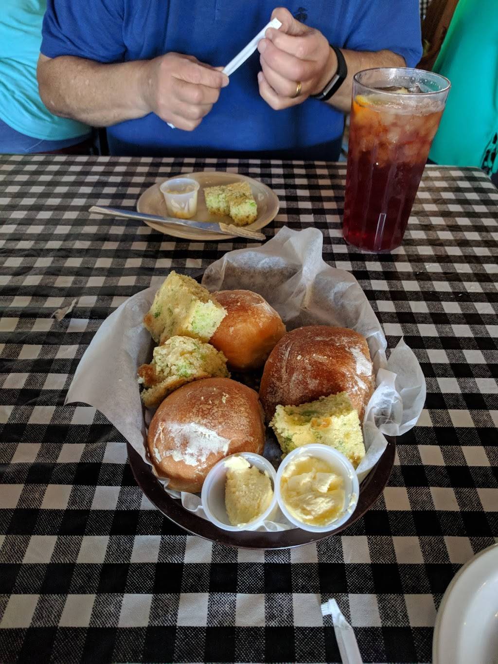 Farmhouse Cafe | restaurant | 1004 14th St, Huntsville, TX 77340, USA | 9364351450 OR +1 936-435-1450