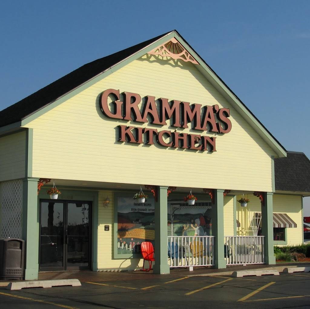 Grammas Kitchen & Checkered Flag | restaurant | 3408 N Plainview Rd, Walcott, IA 52773, USA | 5632845055 OR +1 563-284-5055