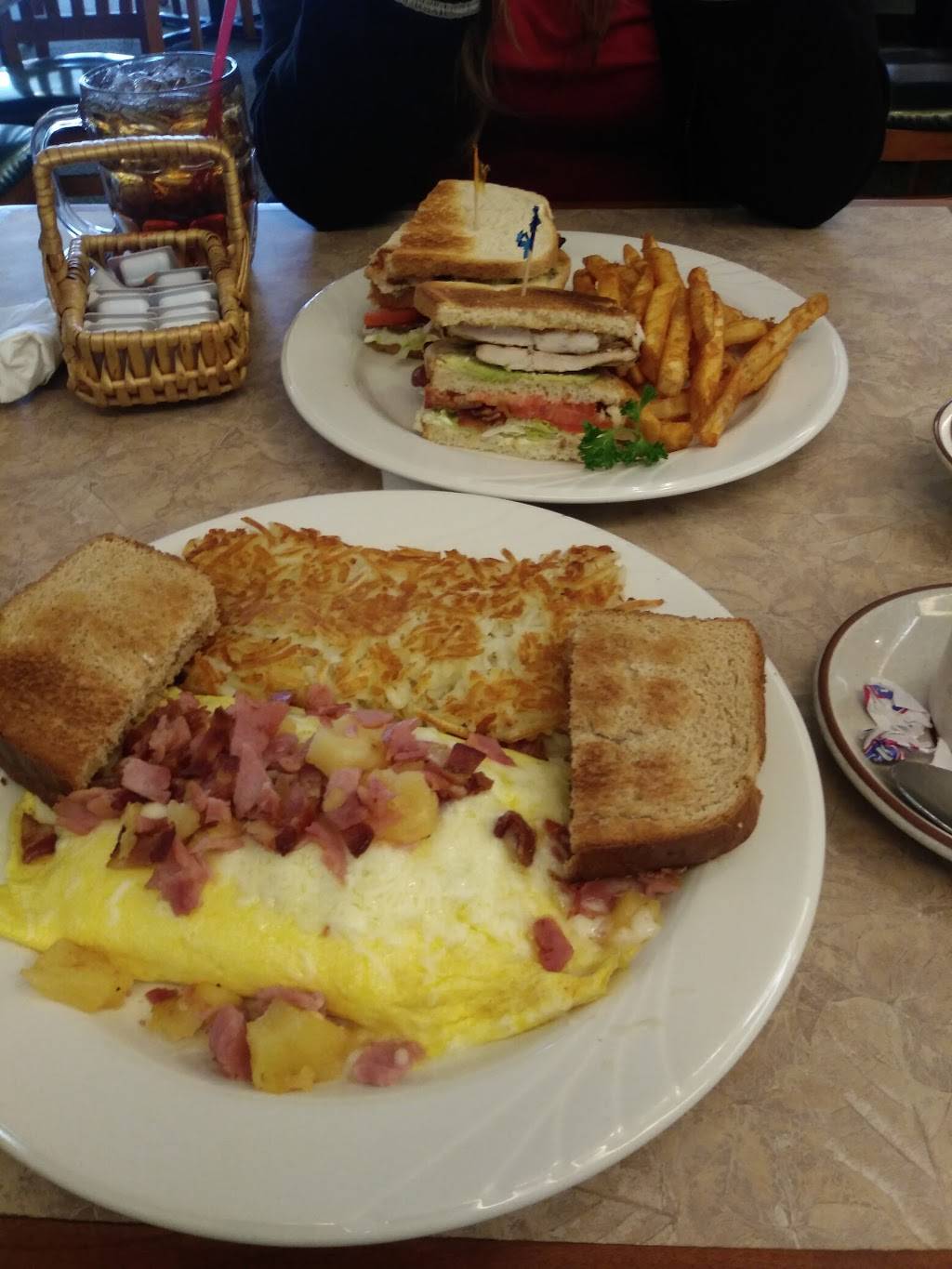 Howards Grotto | restaurant | 14732 Lakeshore Dr, Clearlake, CA 95422, USA | 7079940441 OR +1 707-994-0441