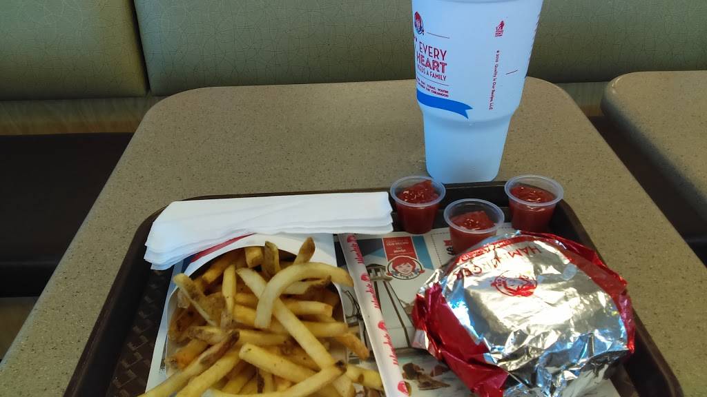 Wendys | restaurant | 2719 Brodhead Rd, Aliquippa, PA 15001, USA | 7243755410 OR +1 724-375-5410