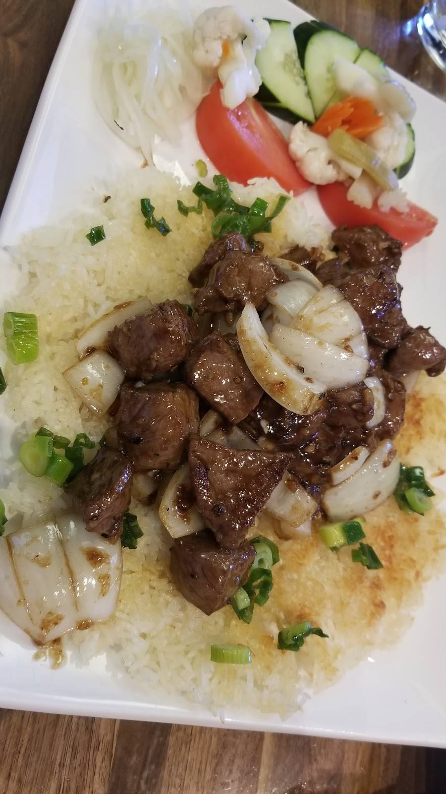 Saigon Bistro Restaurant | restaurant | 6242 N California Ave, Chicago, IL 60659, USA | 7735649336 OR +1 773-564-9336