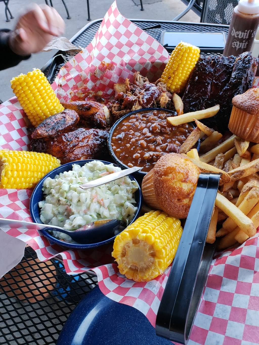 Famous Daves Bar-B-Que | restaurant | 355 S Lake Ave, Duluth, MN 55802, USA | 2187403180 OR +1 218-740-3180