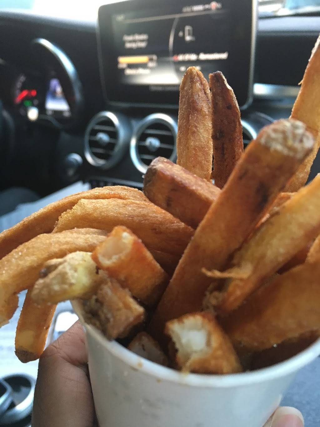 Five Guys | meal takeaway | 61-22 188th St, Fresh Meadows, NY 11356, USA | 7182641818 OR +1 718-264-1818