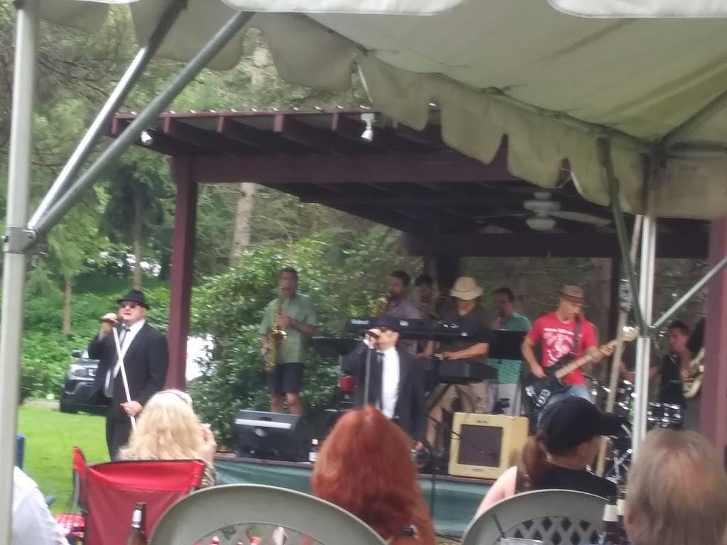 The Boston Waterfront | restaurant | 2422 St David Dr, McKeesport, PA 15135, USA | 4129165532 OR +1 412-916-5532