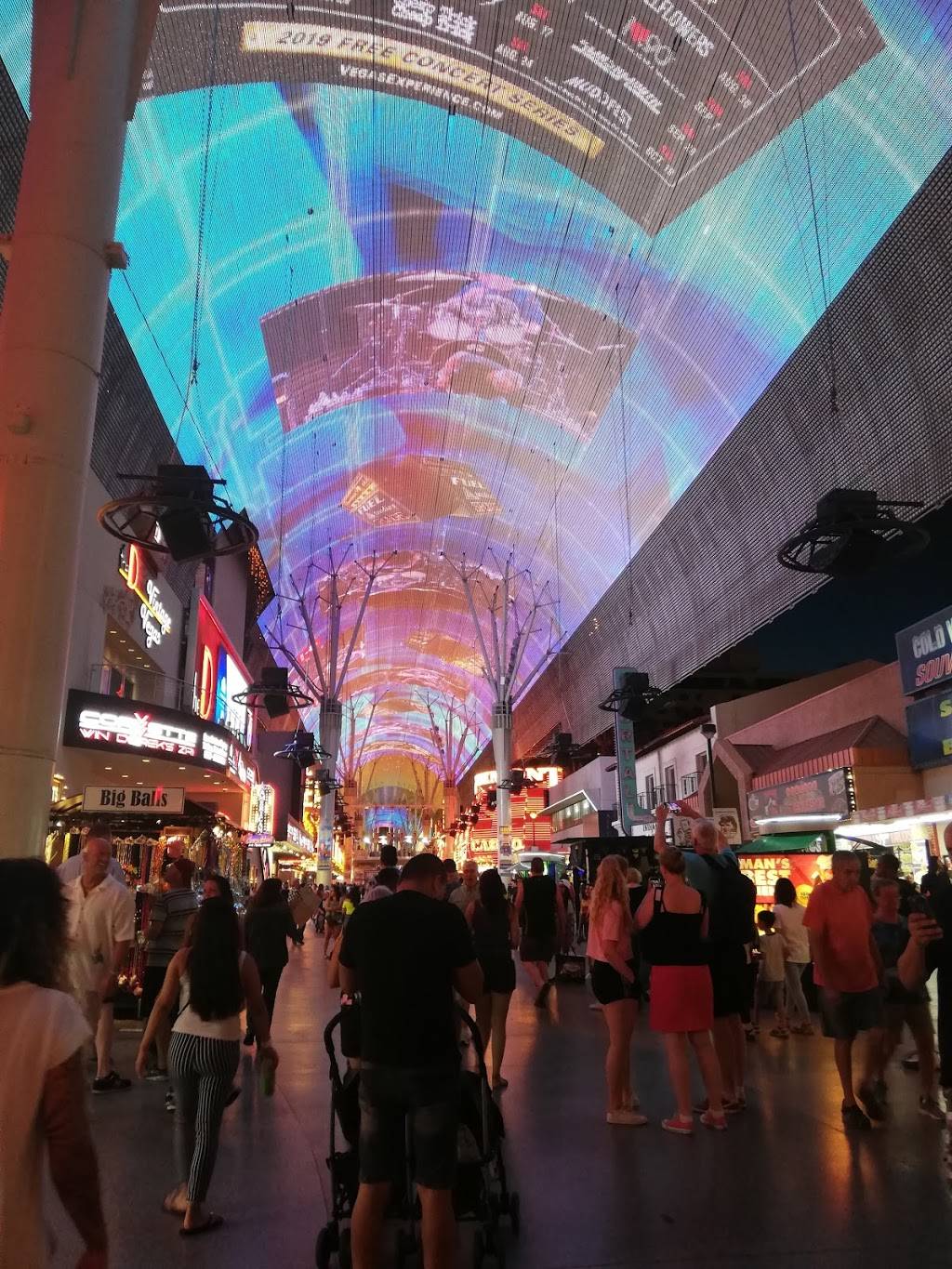 322 Pizza Bar | restaurant | 322 Fremont St, Las Vegas, NV 89101, USA | 7024635886 OR +1 702-463-5886