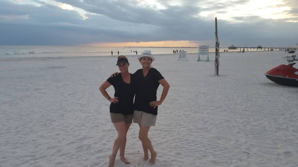 Hurricane Tinas | restaurant | 61 Avenue C, Fort Myers Beach, FL 33931, USA | 2397659647 OR +1 239-765-9647