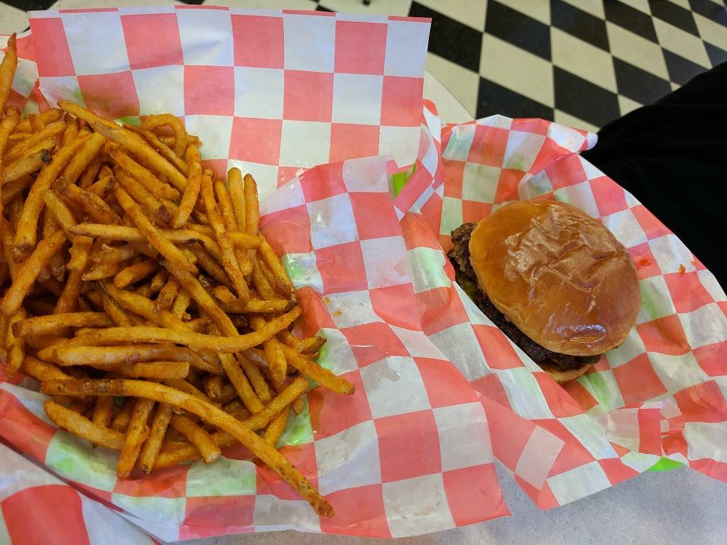 Tommys Chicago Dogs Subs Soup | restaurant | 3701 Durand Ave, Racine, WI 53405, USA | 2625547624 OR +1 262-554-7624