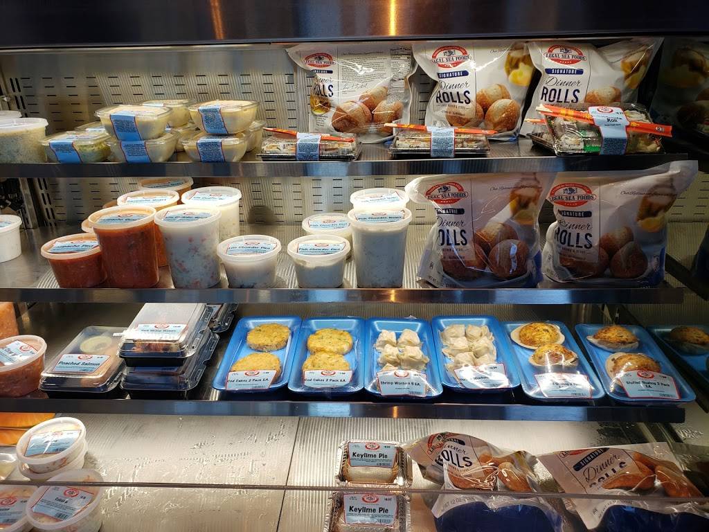 Legal Sea Foods | restaurant | The Street, 55 Boylston St, Chestnut Hill, MA 02467, USA | 6172777300 OR +1 617-277-7300