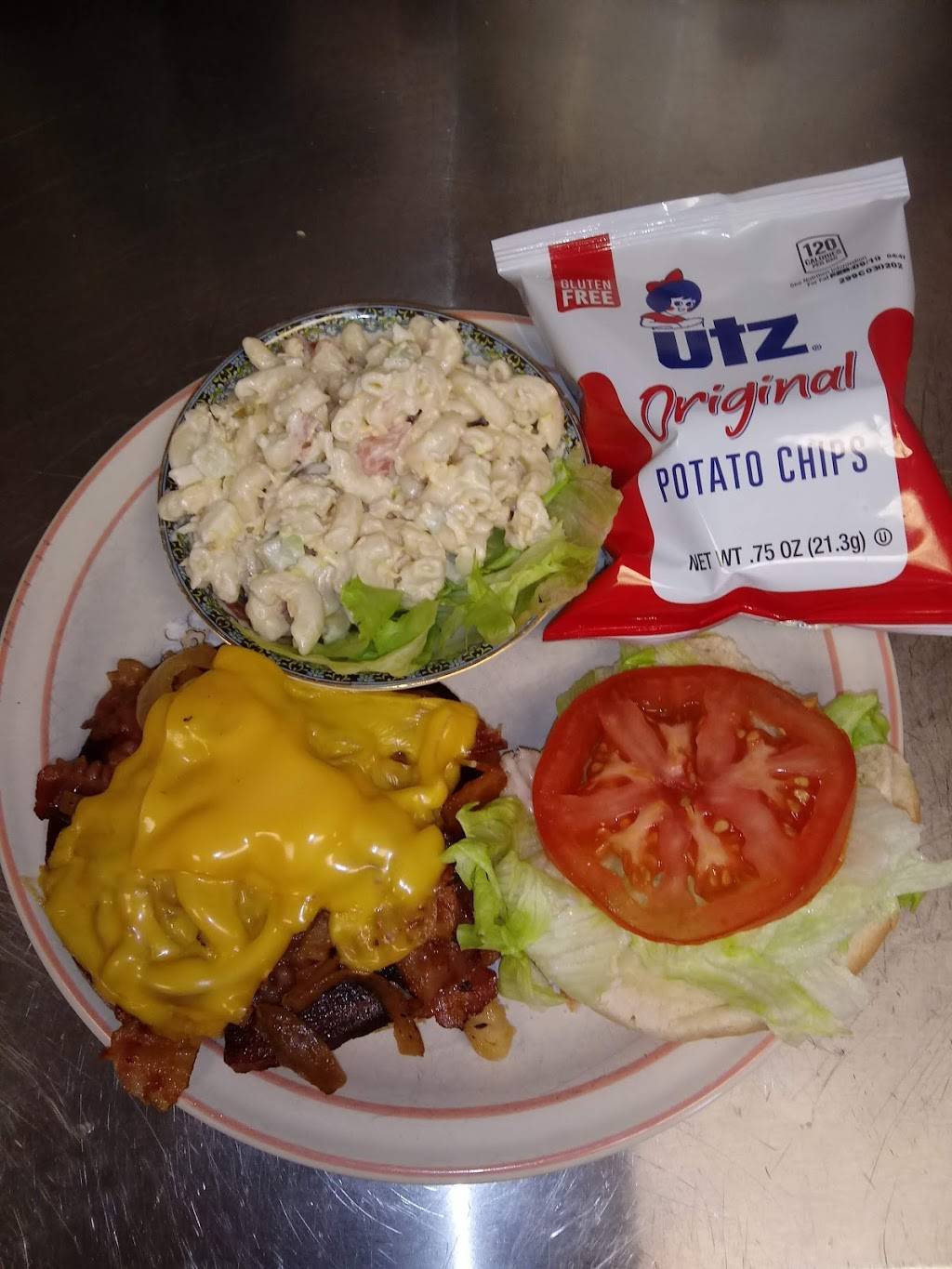 Hot Dog Hut | restaurant | 2102 Williamson Rd NE, Roanoke, VA 24012, USA | 5402939795 OR +1 540-293-9795