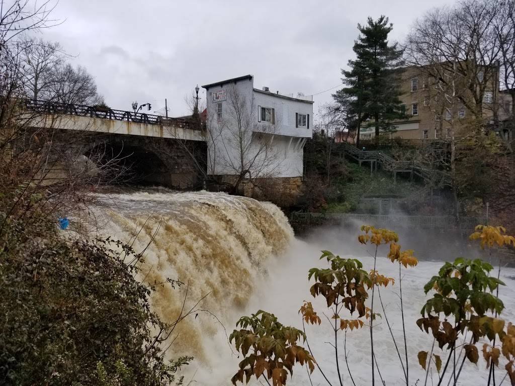 Starbucks | cafe | 65 N Main St, Chagrin Falls, OH 44022, USA | 4408939577 OR +1 440-893-9577